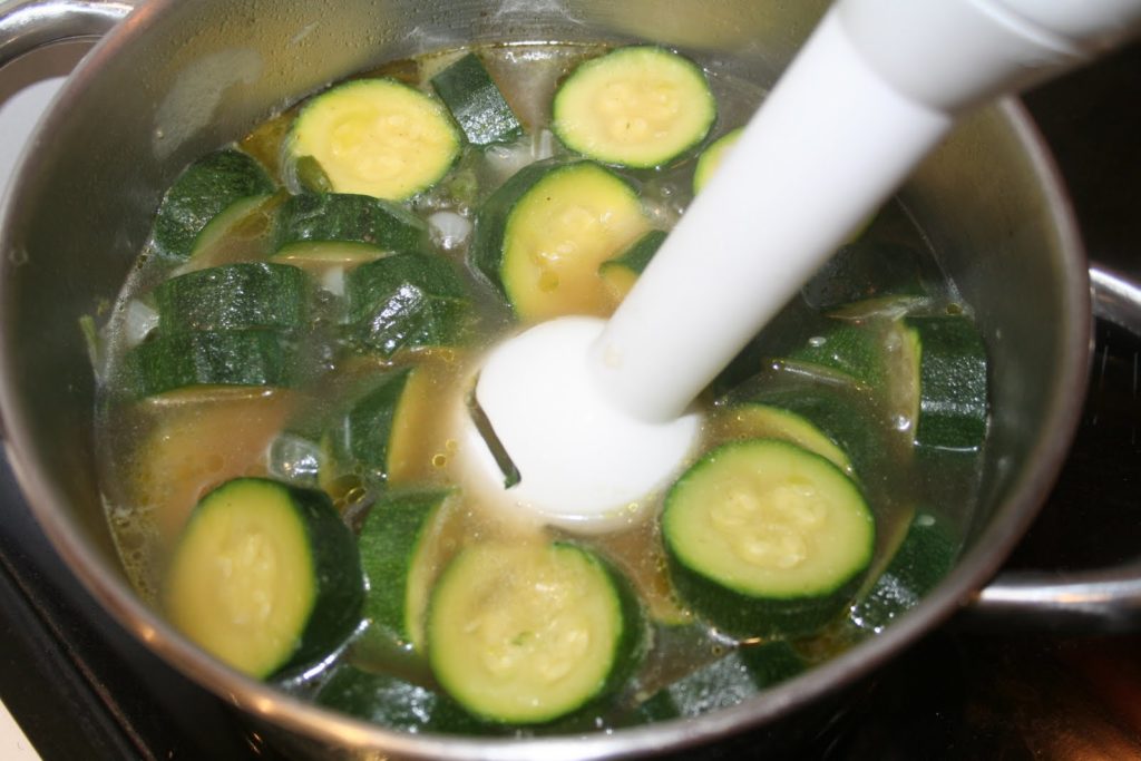 Soupe froide de courgettes