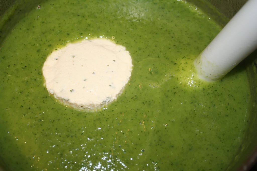 Soupe froide de courgettes