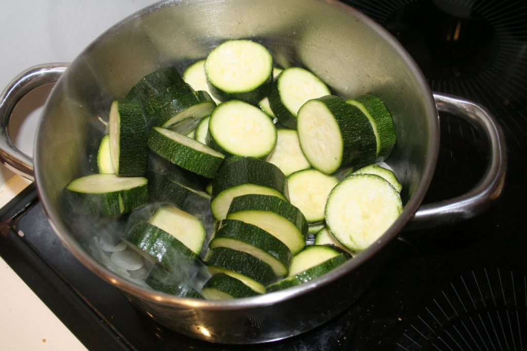 Soupe froide de courgettes
