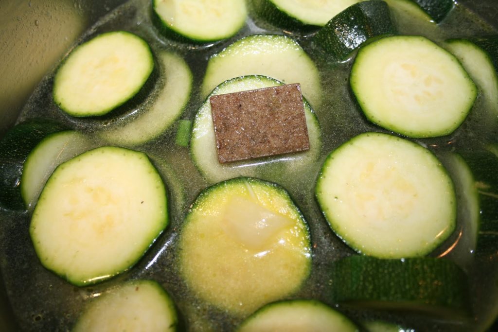 Soupe froide de courgettes