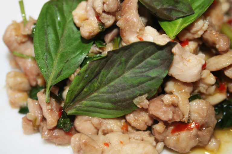 Poulet au basilic thai