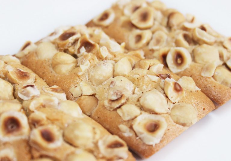 Financiers aux noisettes et vanille