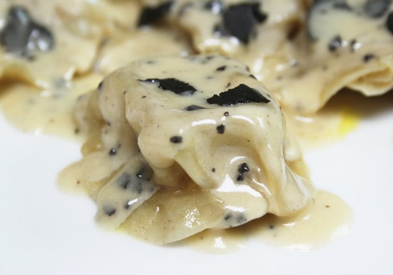 Ravioles de foie gras creme au miel et aux truffes