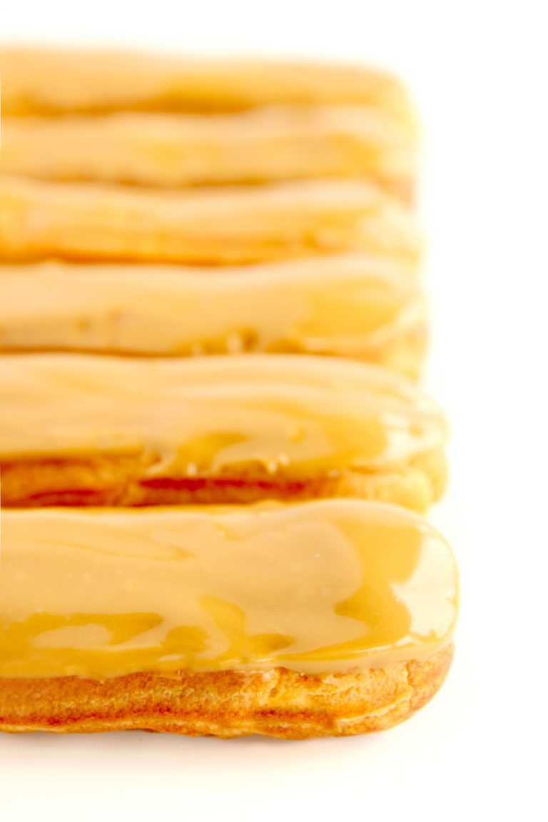 Eclairs au cafe